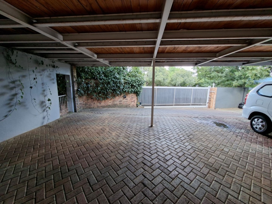 6 Bedroom Property for Sale in Heuwelsig Free State